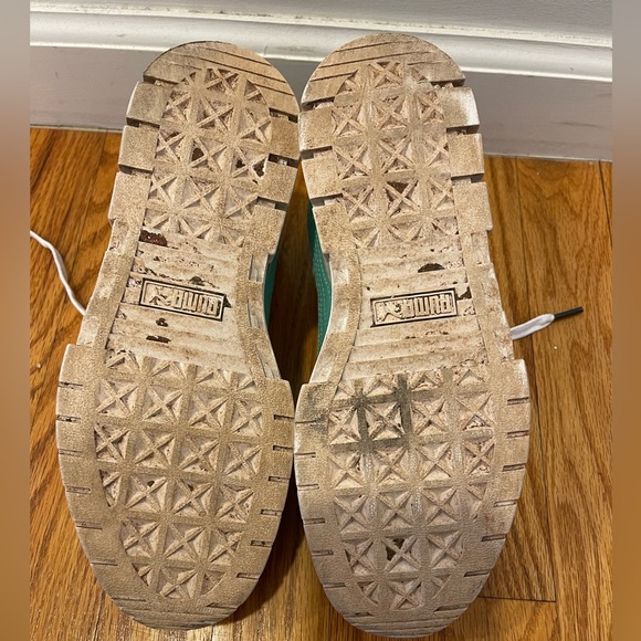 Puma, US size 6 women’s white platform sneakers. - Picture 10 of 10